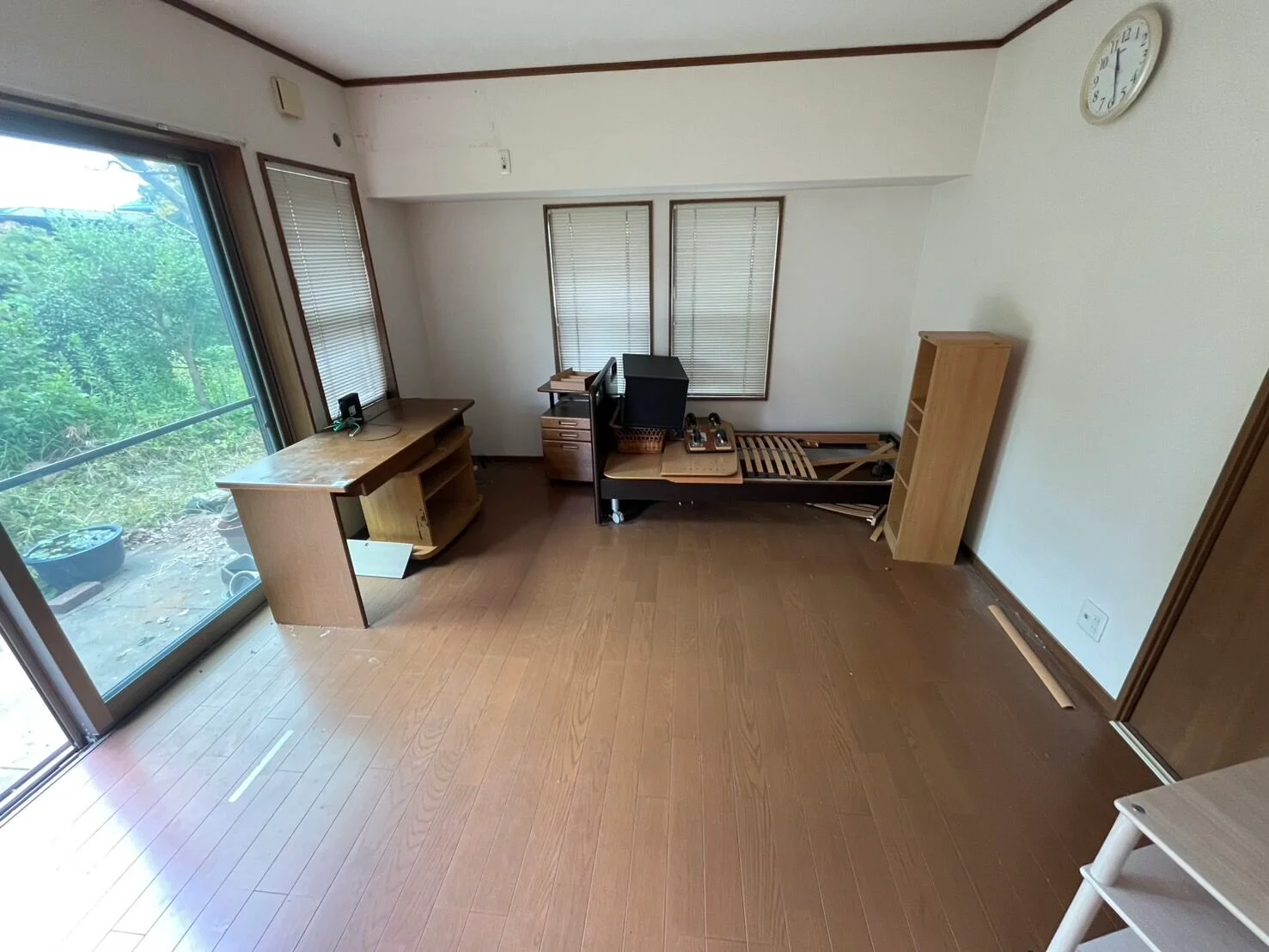 片付け後：家具が減り、床が広く見えるようになった部屋